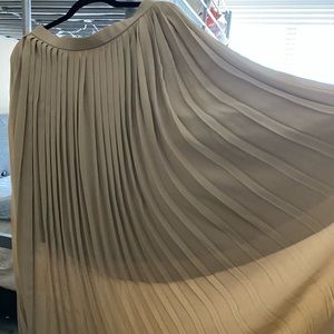 Pleated Uniqlo skirt